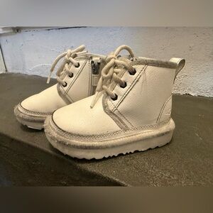 UGG Neumel White  Kids Girls Boys Boots Shoes 7c